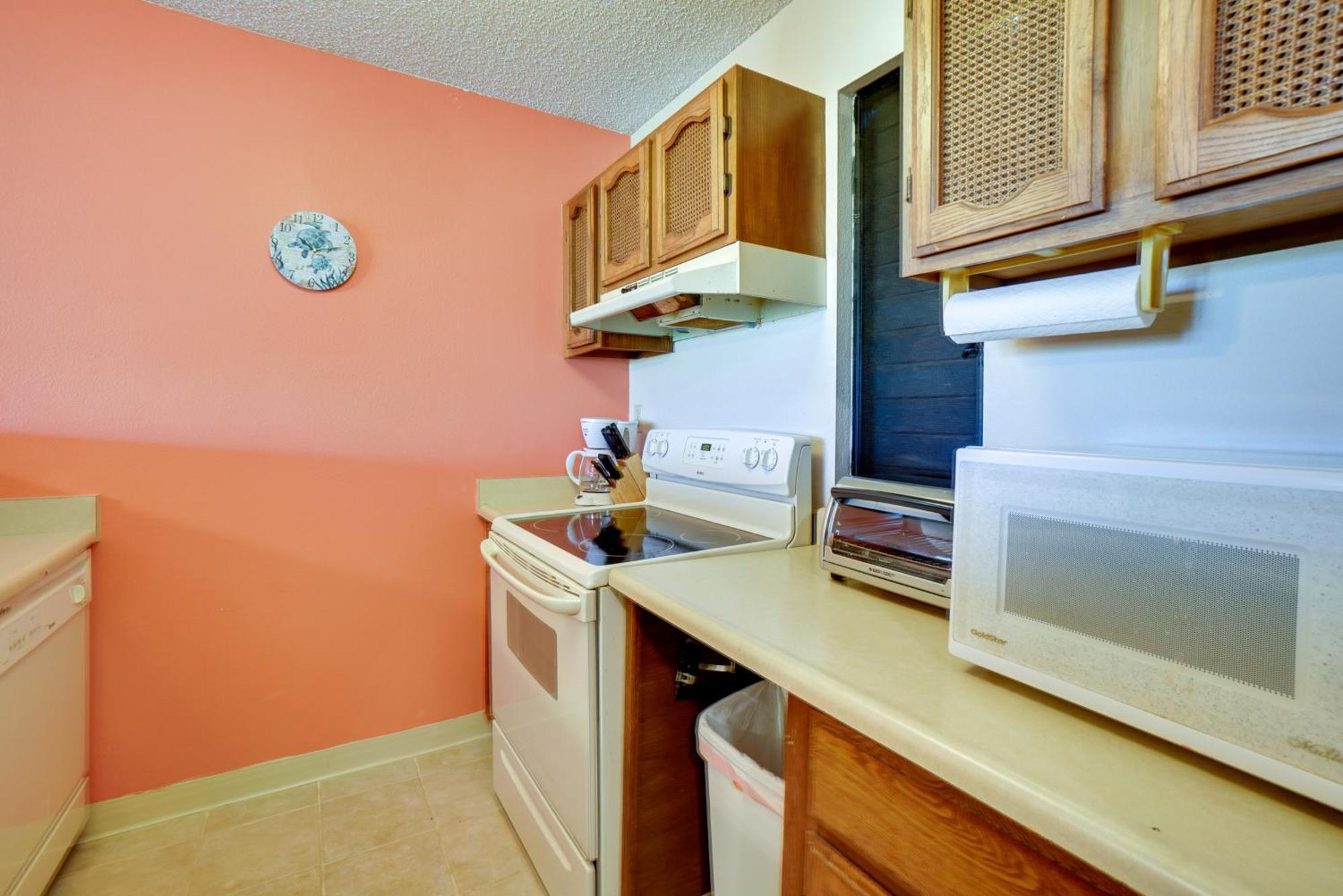 Quiet Maunaloa Condo With Pool, Ocean Views! Екстер'єр фото